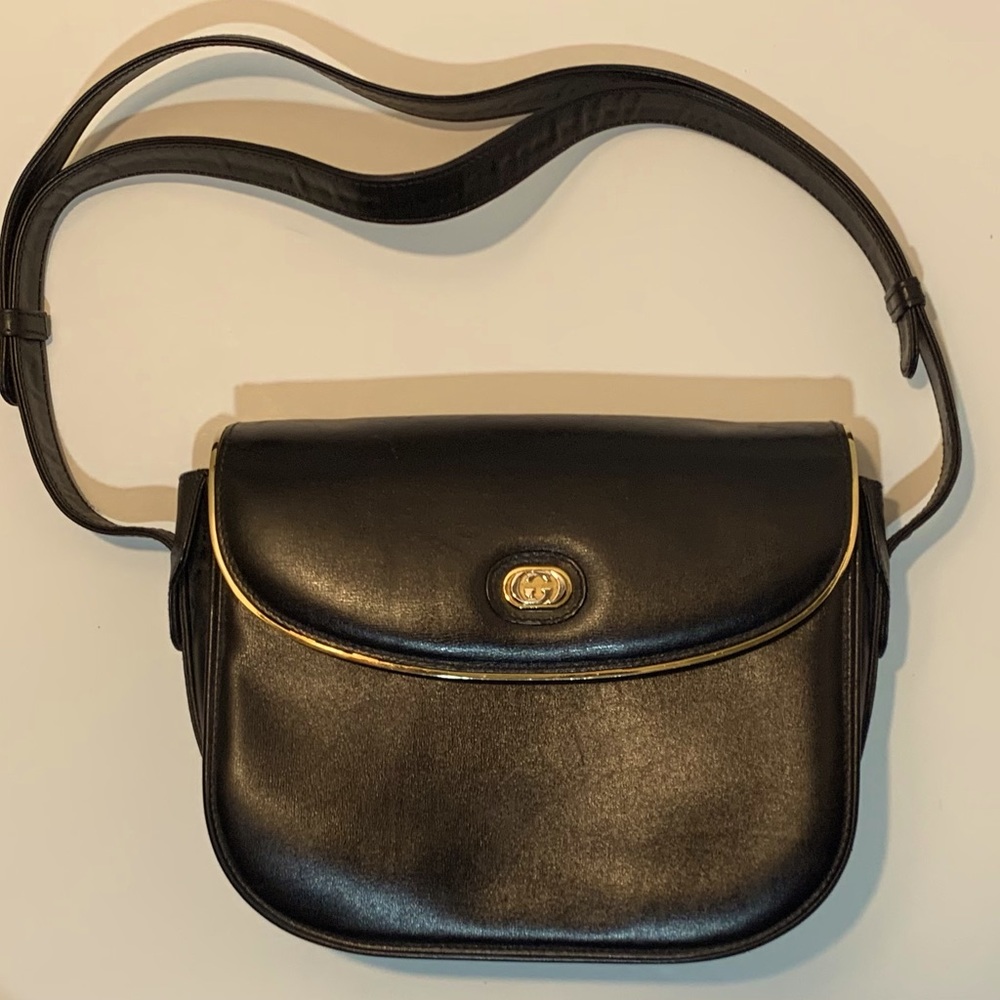 Vintage Gucci Shoulder Bag Black Leather with front gold lining
